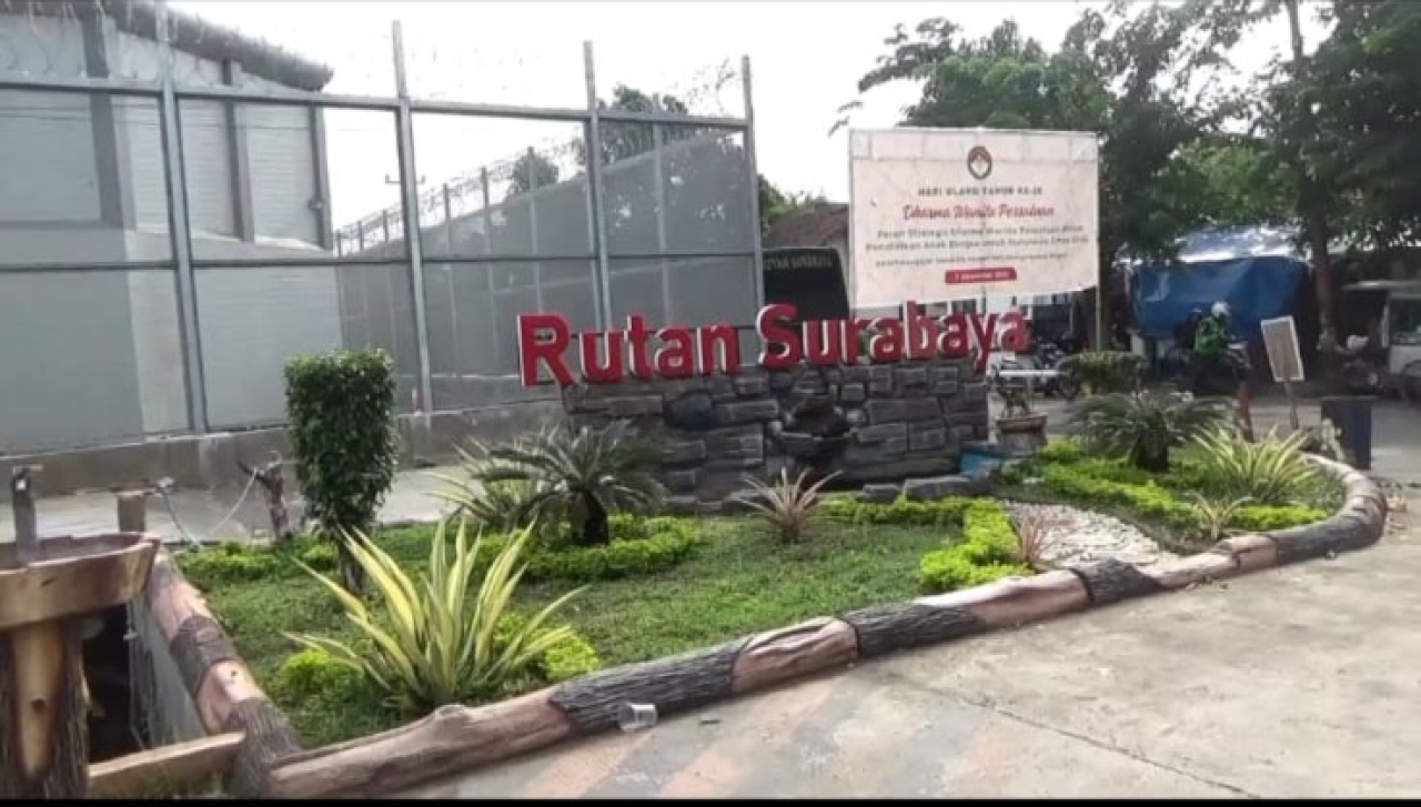 Alafrisi (21) meninggal di dalam tahanan Rutan Medaeng, Kontras mendesak evaluasi menyeluruh terhadap penanganan tahanan. (Foto : Hamida Soetadji /Jatimkini.com)