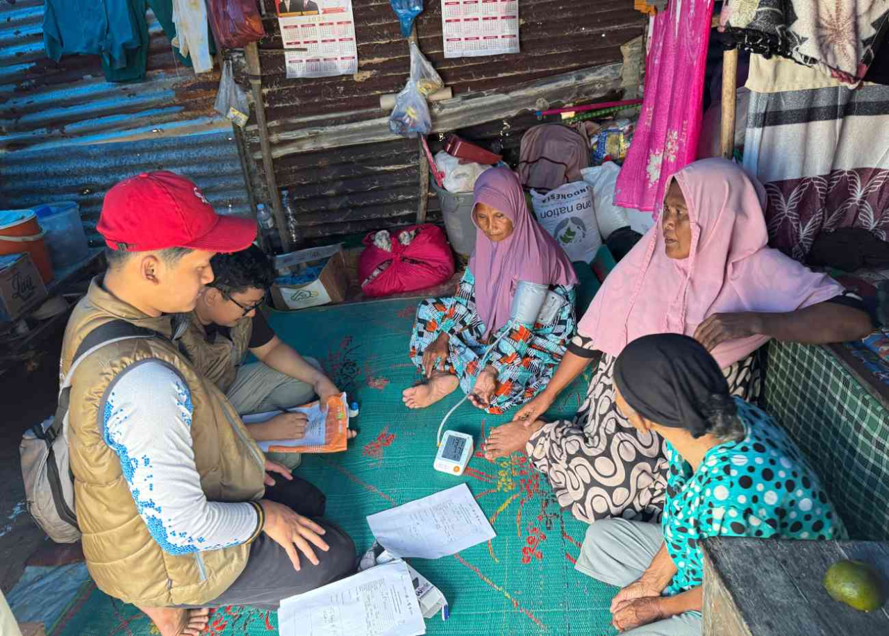 Relawan Umsura diterjunkan untuk membantu masyarakat korban bencana Sumatera di kawasan Tamiang Aceh. (foto: dok.Umsura)