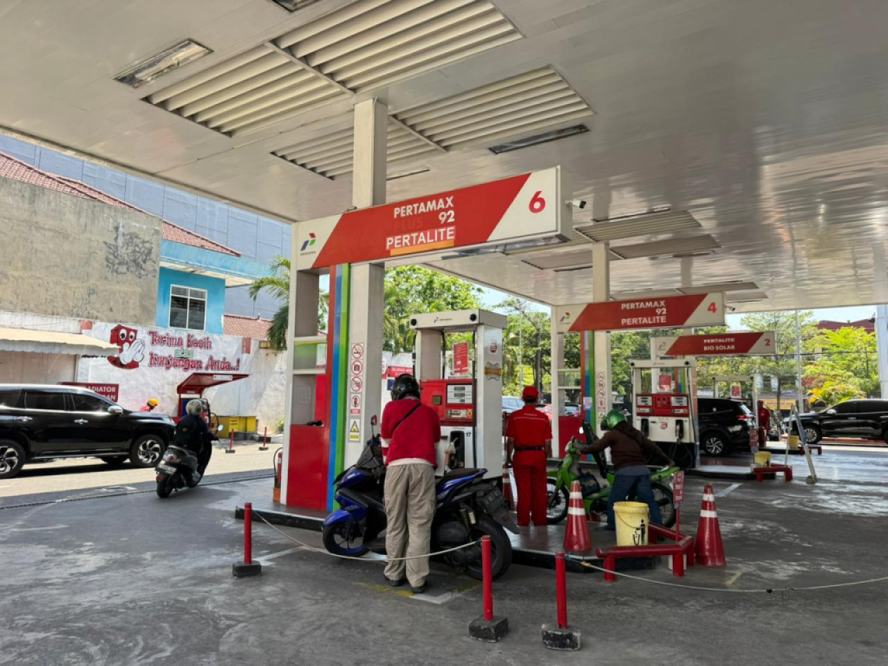 Ilustrasi, layanan pengisian BBM di SPBU. Foto : Pertamina