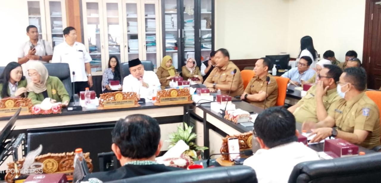 DPRD Kota Surabaya Komisi D, Johari Mustawan, meminta agar anggaran program Beasiswa Mahasiswa Pemuda Tangguh tepat sasaran ( ( foto : Istimewa )