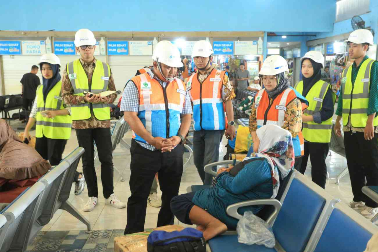 Pelindo Regional 3 Sub Regional Jawa menerapkan manajemen walkthrough di Tanjung Perak sebagai komitmen implementasi K3 di area publik. (Foto: dok.Pelindo Regional 3)