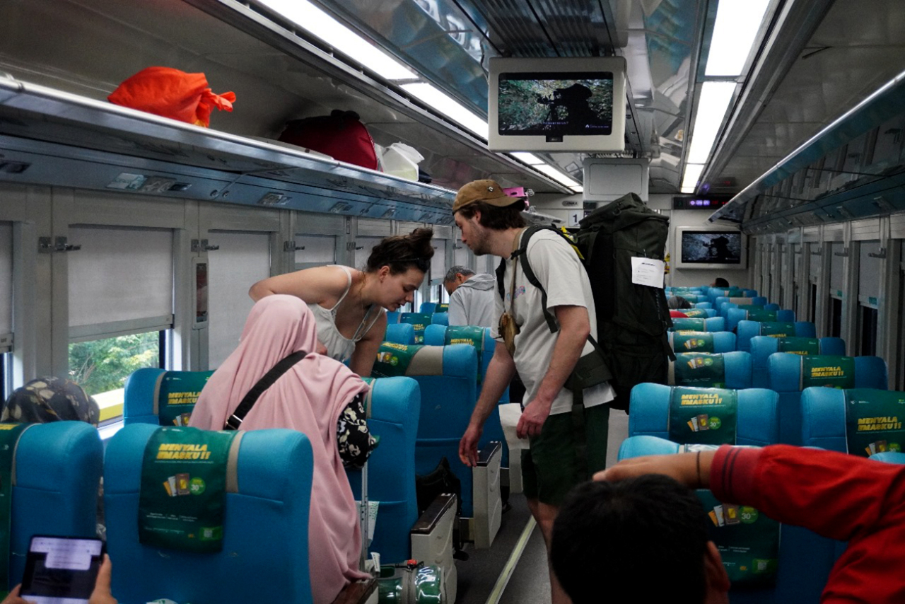 Penumpang asing kereta api di DAOP 8 Surabaya menunjukkan pertumbuhan selama liburan Nataru. (Foto: Dok.KAI Dop 8 Surabaya)