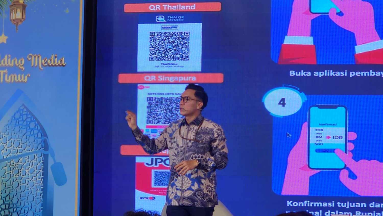 Ekonom Senior Departemen Kebijakan Sistem Pembayaran Bank Indonesia, Willy Togi menjadi pembicara dalam Capacity Building Bank Indonesia Media Jatim di Bandung, Sabtu (14/2/2026). Foto : Peni Widarti