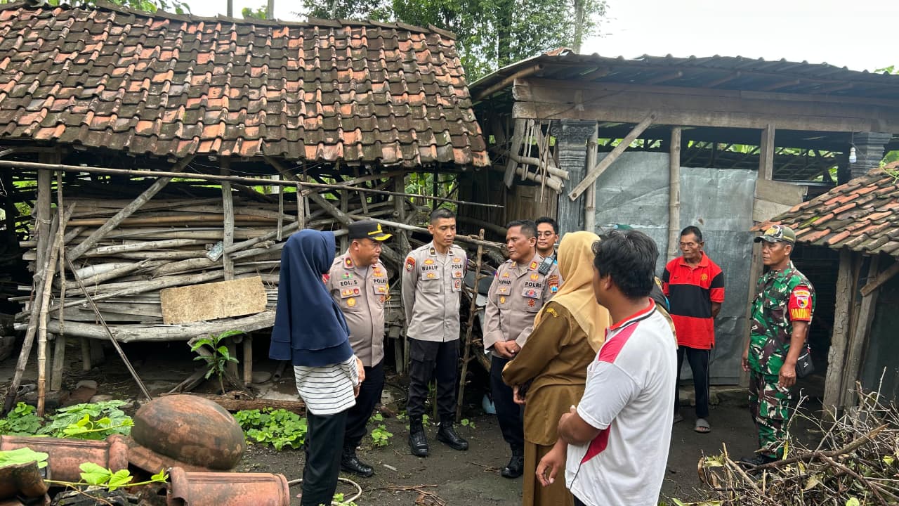 Jajaran Polres Ponorogo menghentikan praktek pemasungan yang berlangsung sejak tahun 2015. (Foto : Dok, humas Polda Jatim )
