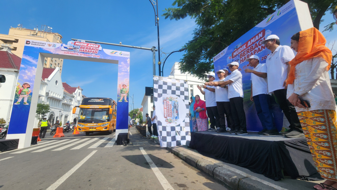 Pelepasan peserta mudik gratis SGN di Kota Tua Surabaya pada, Selasa (17/3/2026). Foto : Peni Widarti