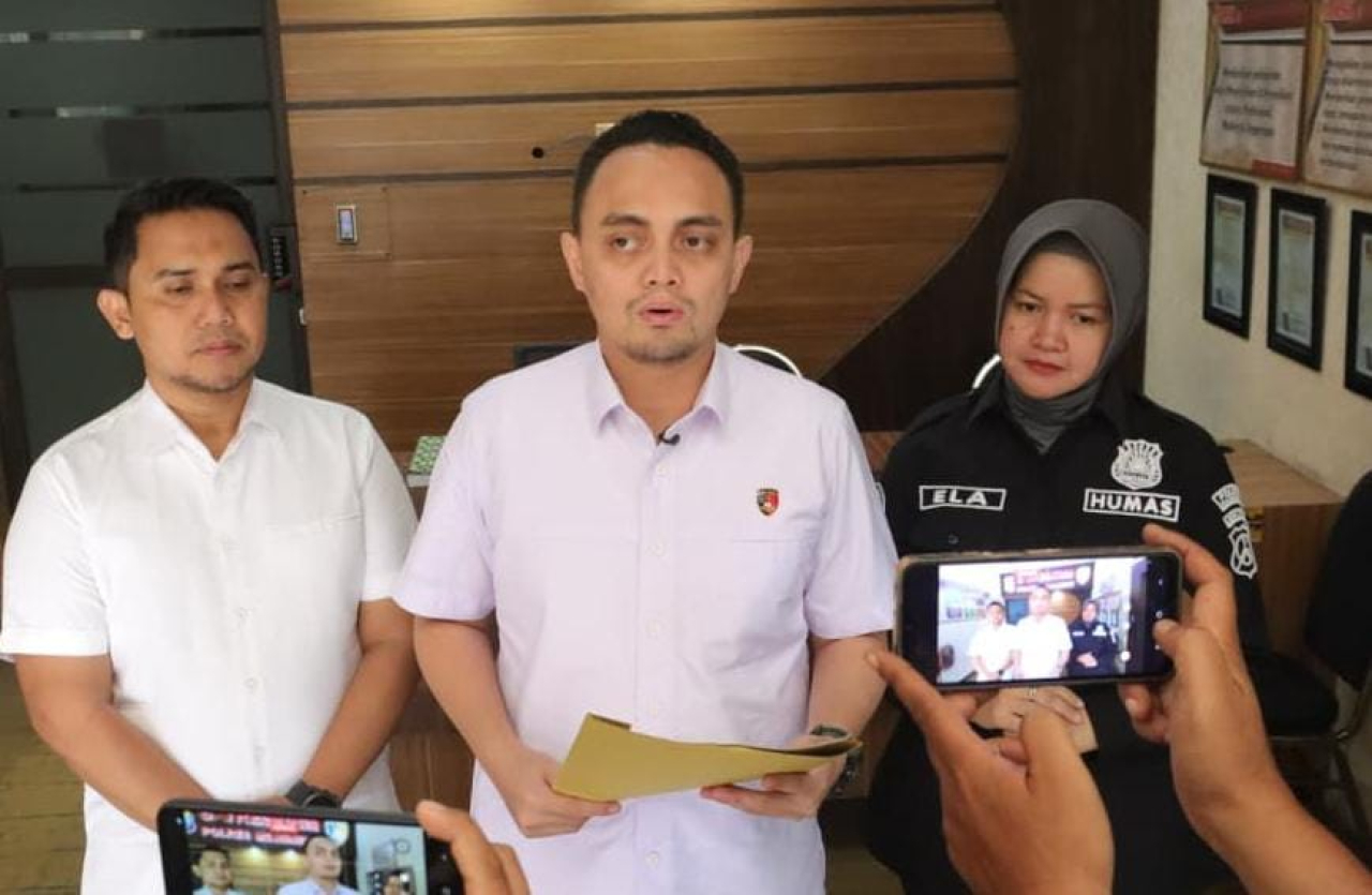 Kasat Reskrim Polres Mojokerto AKP Aldhino Prima Wirdhan  mengimbau masyarakat untuk lebih berhati-hati dengan modus mengaku sebagai debt collector. (Foto : Humas Polda Jatim)