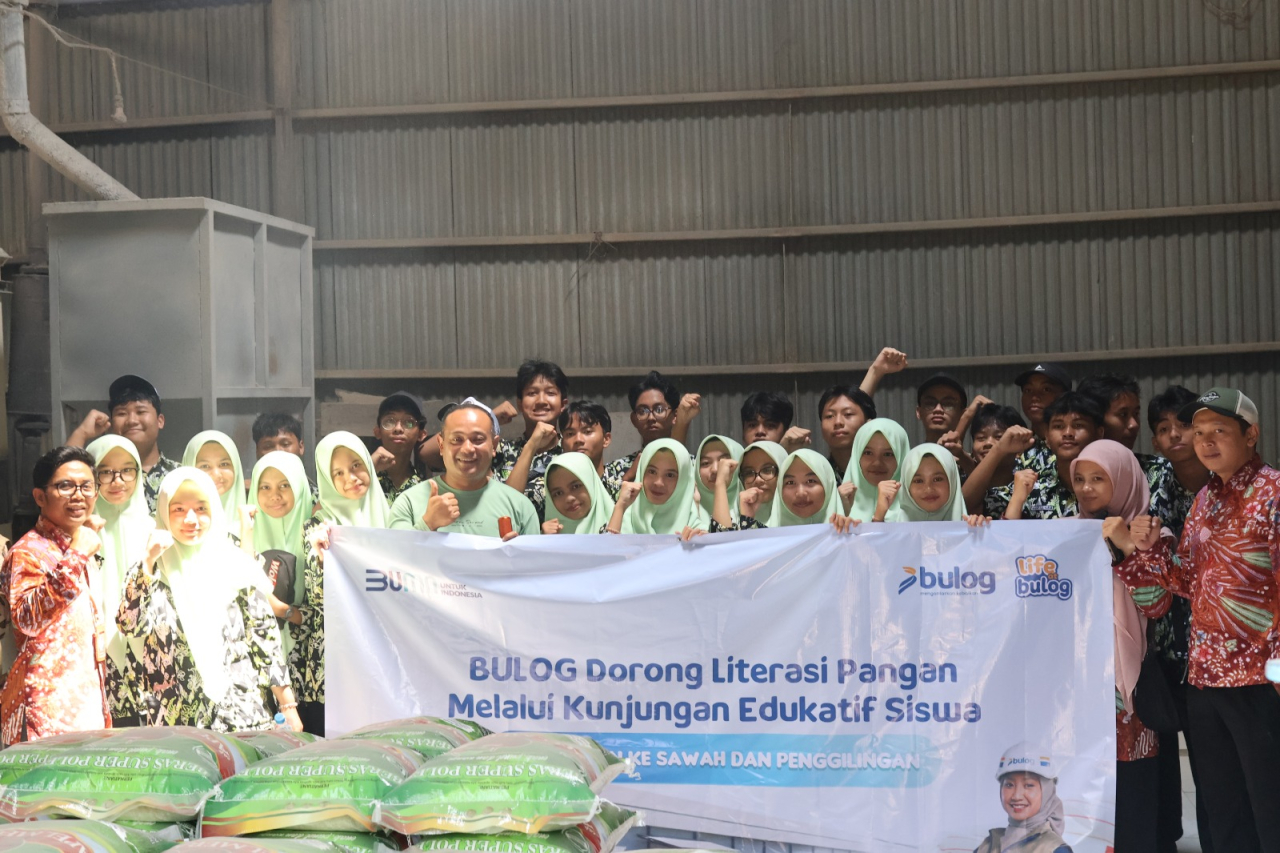 Puluhan siswa MAN 1 Kota Malang, Jawa Timur, mengikuti eduwisata di Gudang Kebonagung, Bulog Cabang Malang Kamis (23/4/2026). Foto: Dok. Bulog Malang
