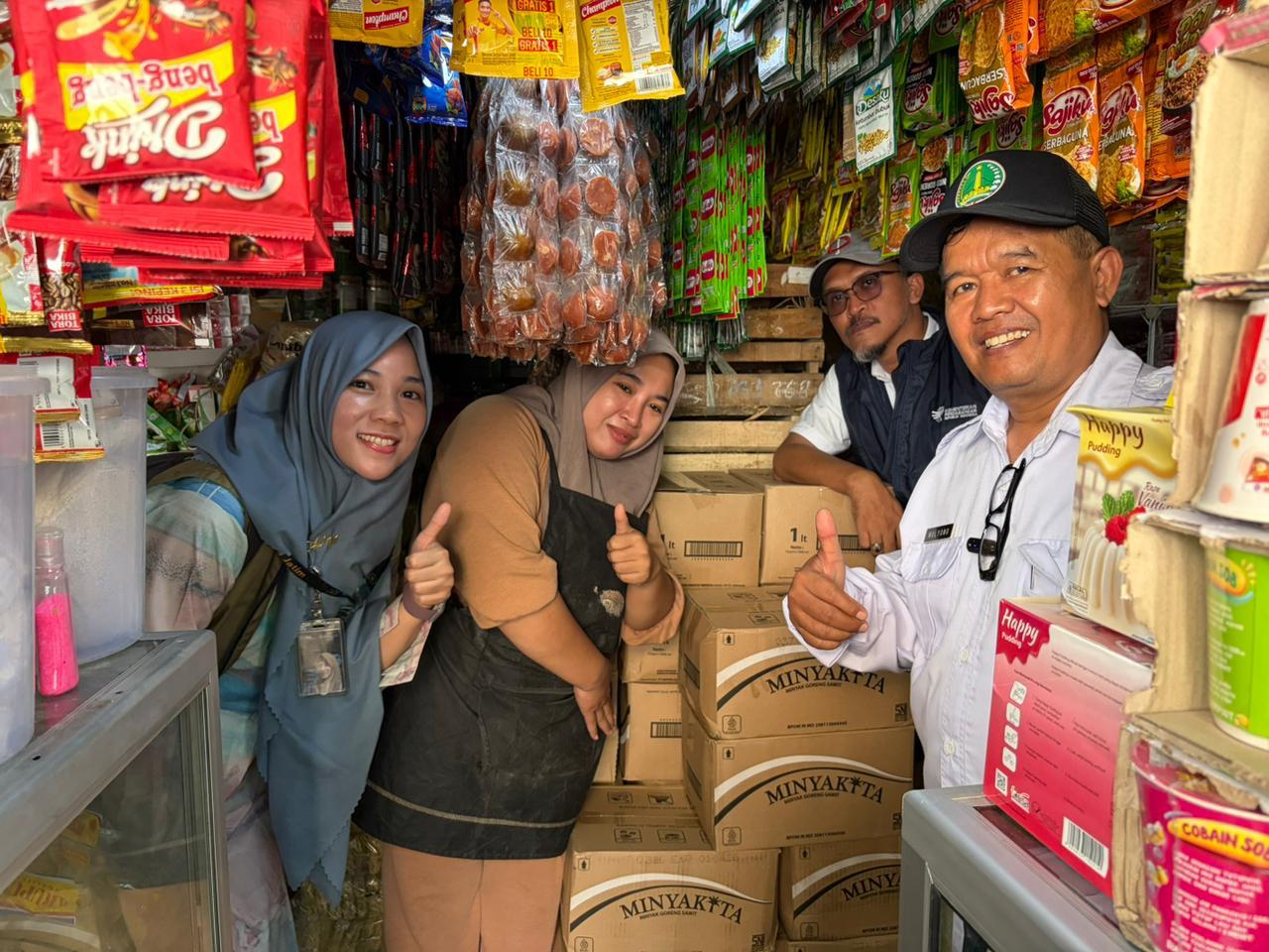 Bulog Malang menambah pasokan setara 800 karton atau 9.600 liter Minyakita ke sejumlah pasar di Kota Pasuruan. Foto. Dok. Bulog Malang
