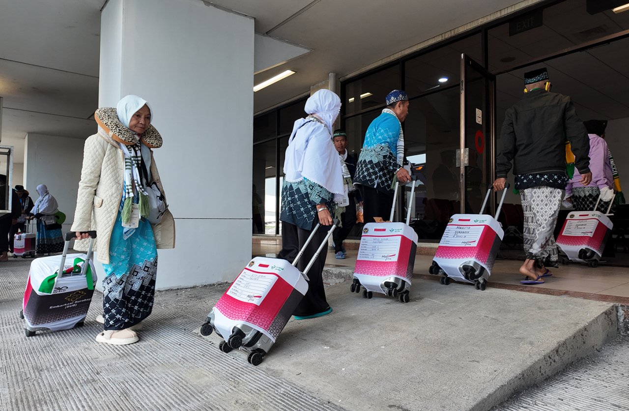 Jemaah calon haji mulai diberangkatkan dari Bandara Internasional Juanda. (Foto: BIJ)