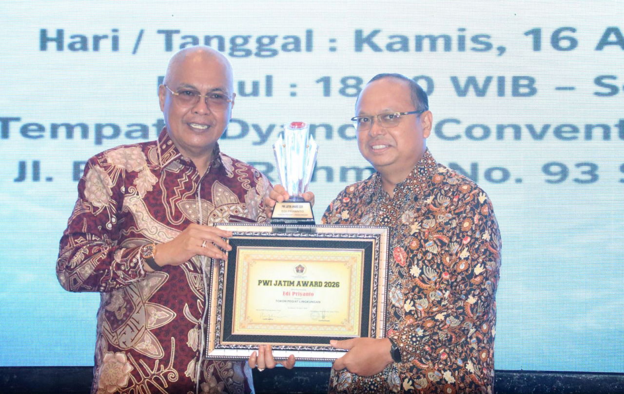 Ketua PWI Pusat, Akhmad Munir bersama pegiat lingkungan Edi Priyanto ( Foto : Istimewa )