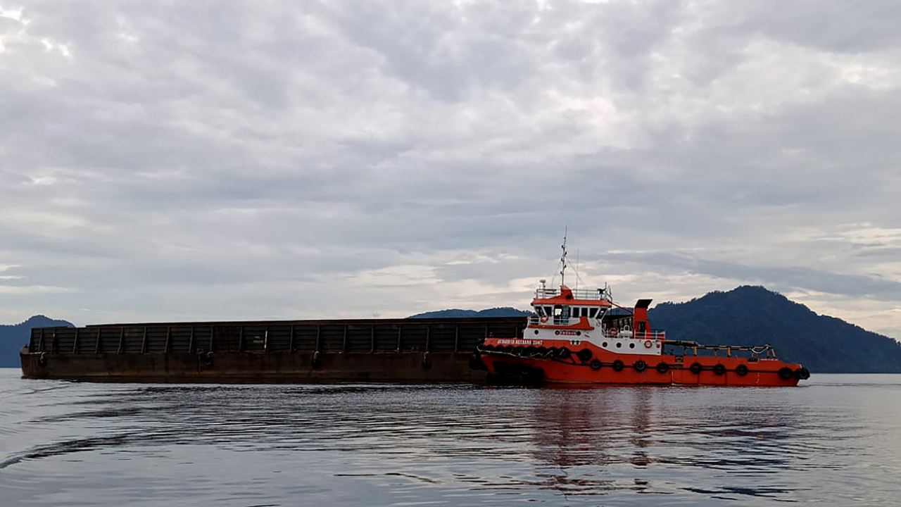Penundaan kapal pemuat nikel di kolonalede Morowali Utara, Sulawesi Tengah. (Foto: dok.Pelindo Marine)