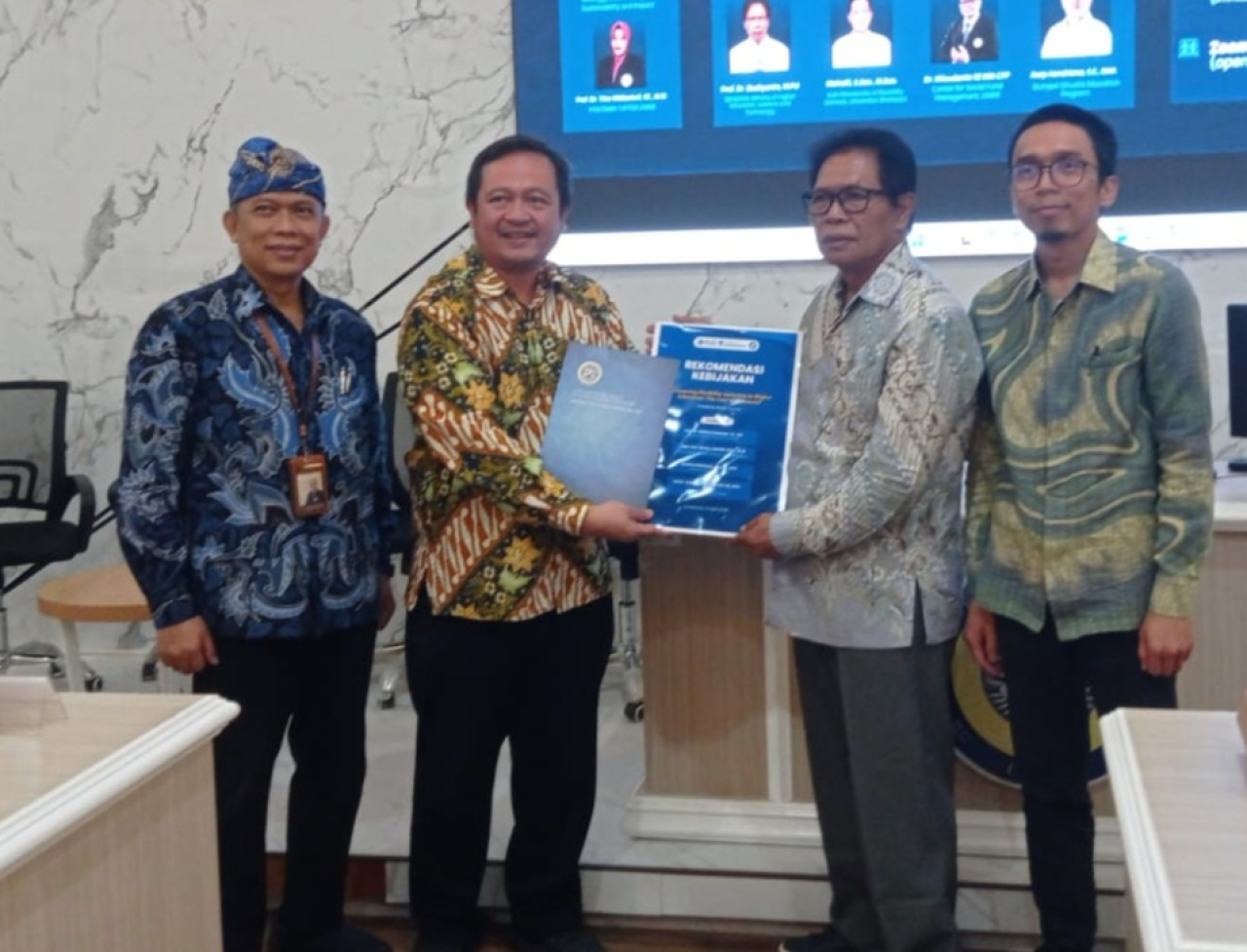 Fakultas Ekonomi dan Bisnis Universitas Airlangga  (FEB UNAIR) mendukung diseminasi riset dan penyandang disabilitas. (foto : Hamida Soetadji/jatimkini.com)