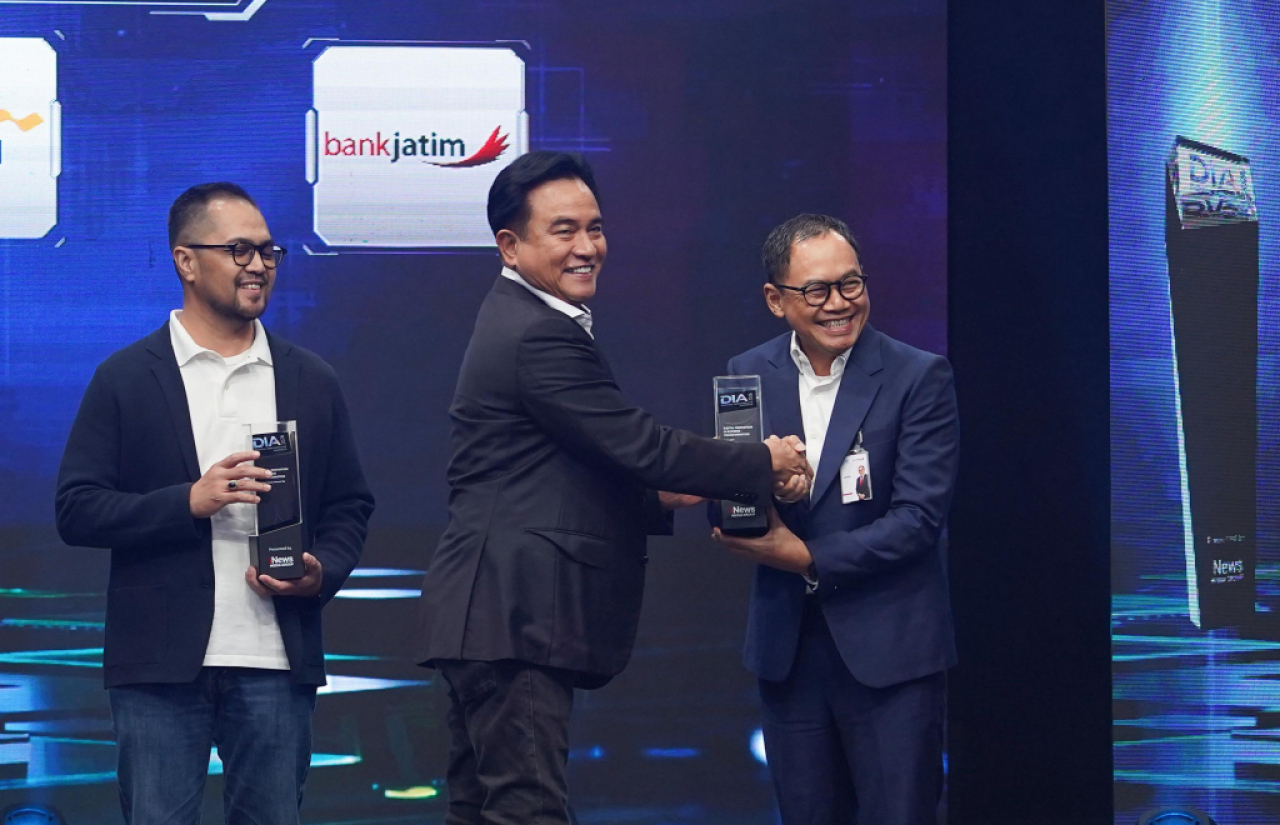 Bank Jatim menerima penghargaan Digital Innovation Award 2026. Foto : Bank Jatim
