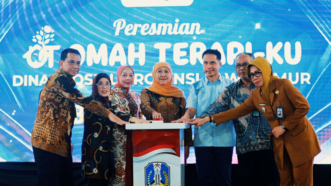 Momen seremoni peresmian Omah Terapi-Ku oleh Gubernur Provinsi Jawa Timur Ibu Khofifah Indar Parawansa beserta General Manager PLN UID Jawa Timur Ahmad Mustaqir dan jajaran Muspida Jatim.