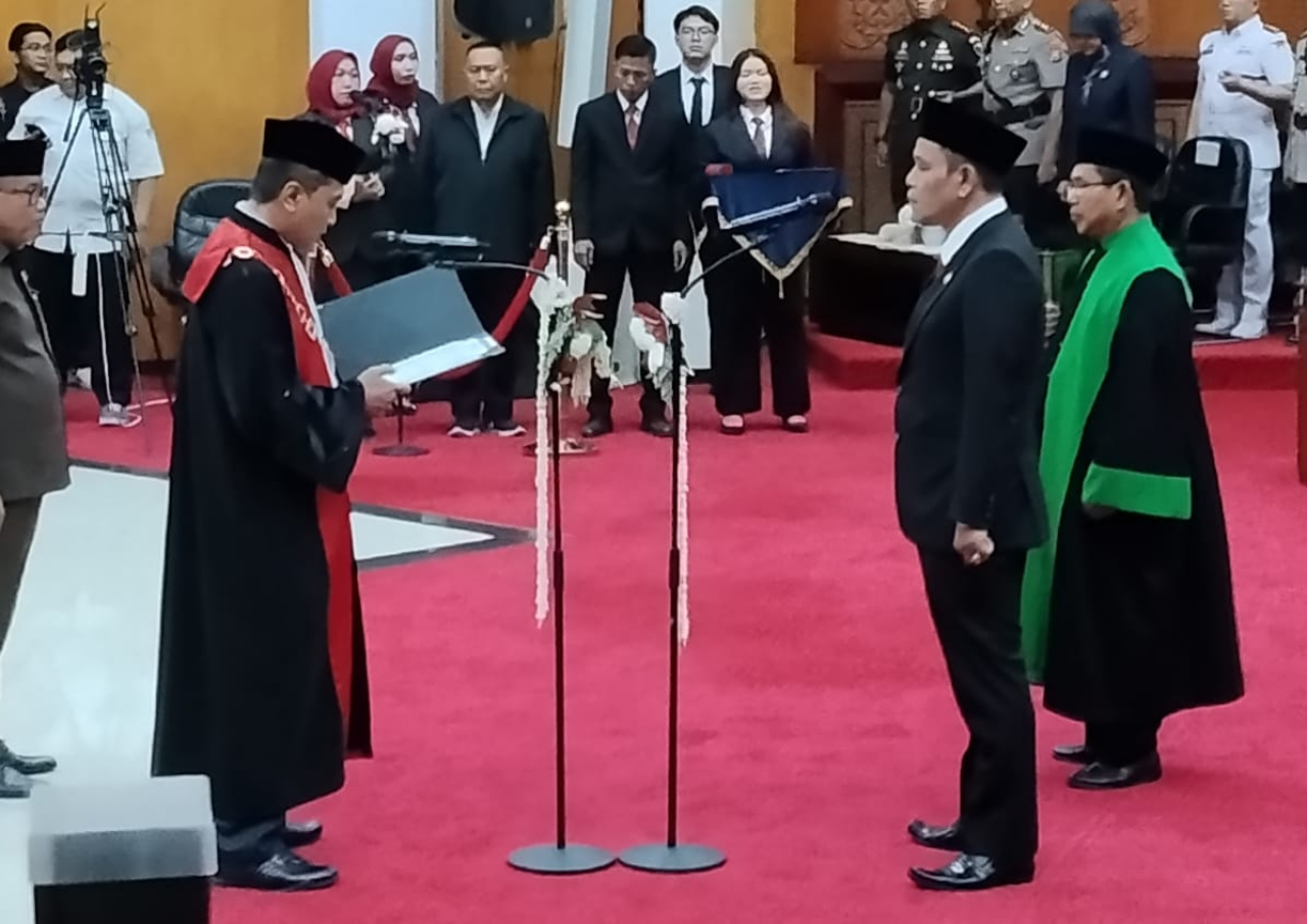 Syaifuddin Zuhri dilantik sebagai Ketua DPRD Surabaya masa jabatan 2024–2029, menggantikan almarhum Adi Sutarwijono ( Foto : Istimewa )