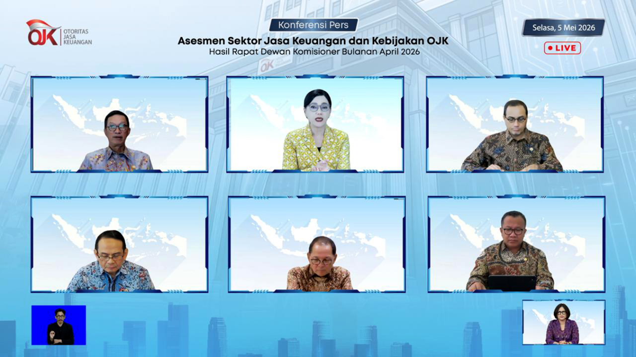Ketua Dewan Komisioner OJK, Friderica Widyasari Dewi dalam sesi rapat dewan komisioner OJK, di Jakarta. (Foto: dok.OJK Jatim)