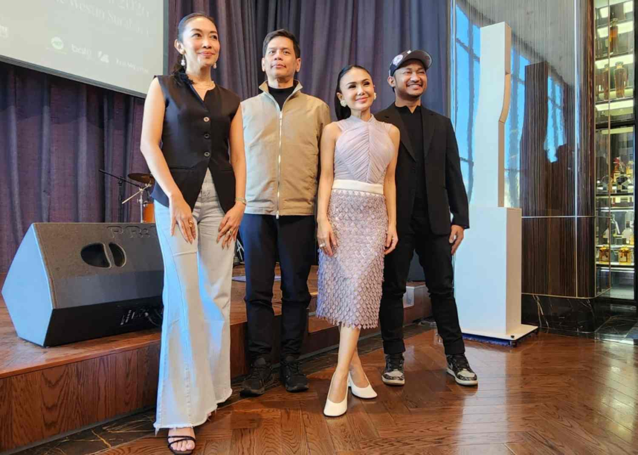 Dari kiri-kanan, Project Manager Premiere Live Pro Githa Gartika, Music Director Dandy Lasahido, Yuni Shara dan CEO Premiere Live Pro Ibram Putra dalam konferensi pers di Surabaya. Foto : Peni Widarti