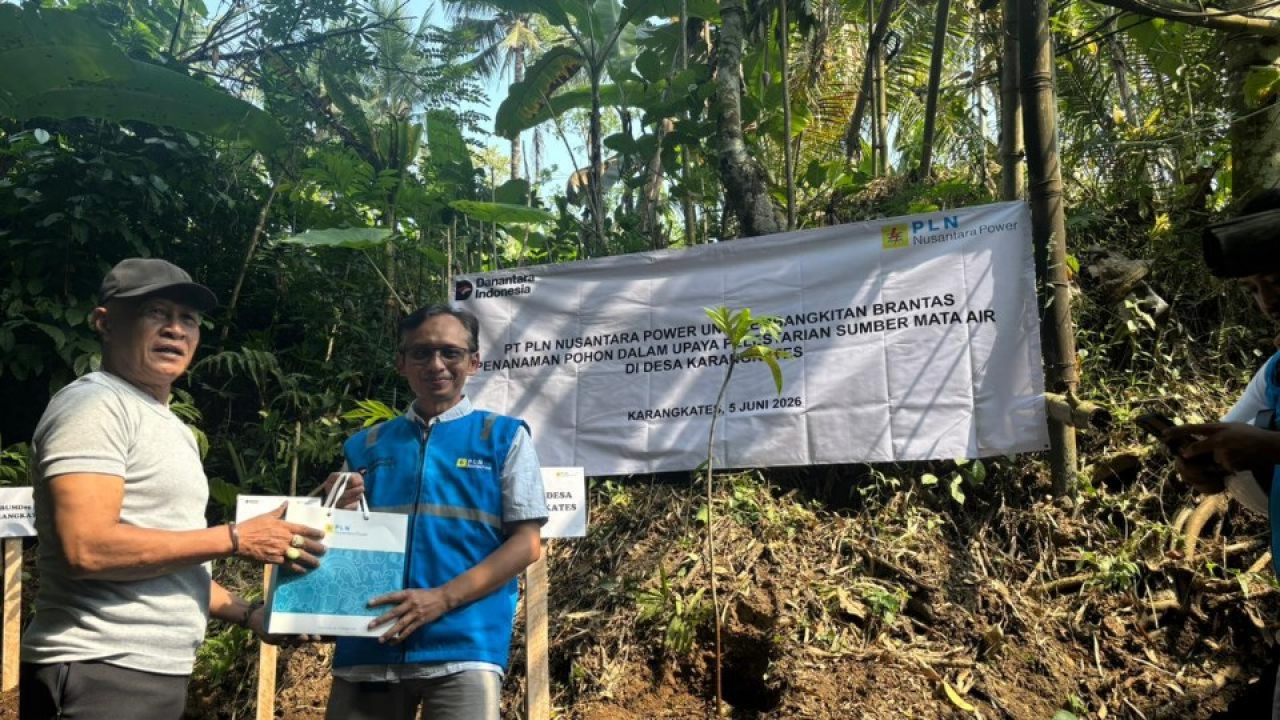 Peringati Hari Lahir Pancasila dan Hari Lingkungan Hidup Sedunia, PLN NP UP Brantas Tanam Pohon di Sumber Mata Air Karan