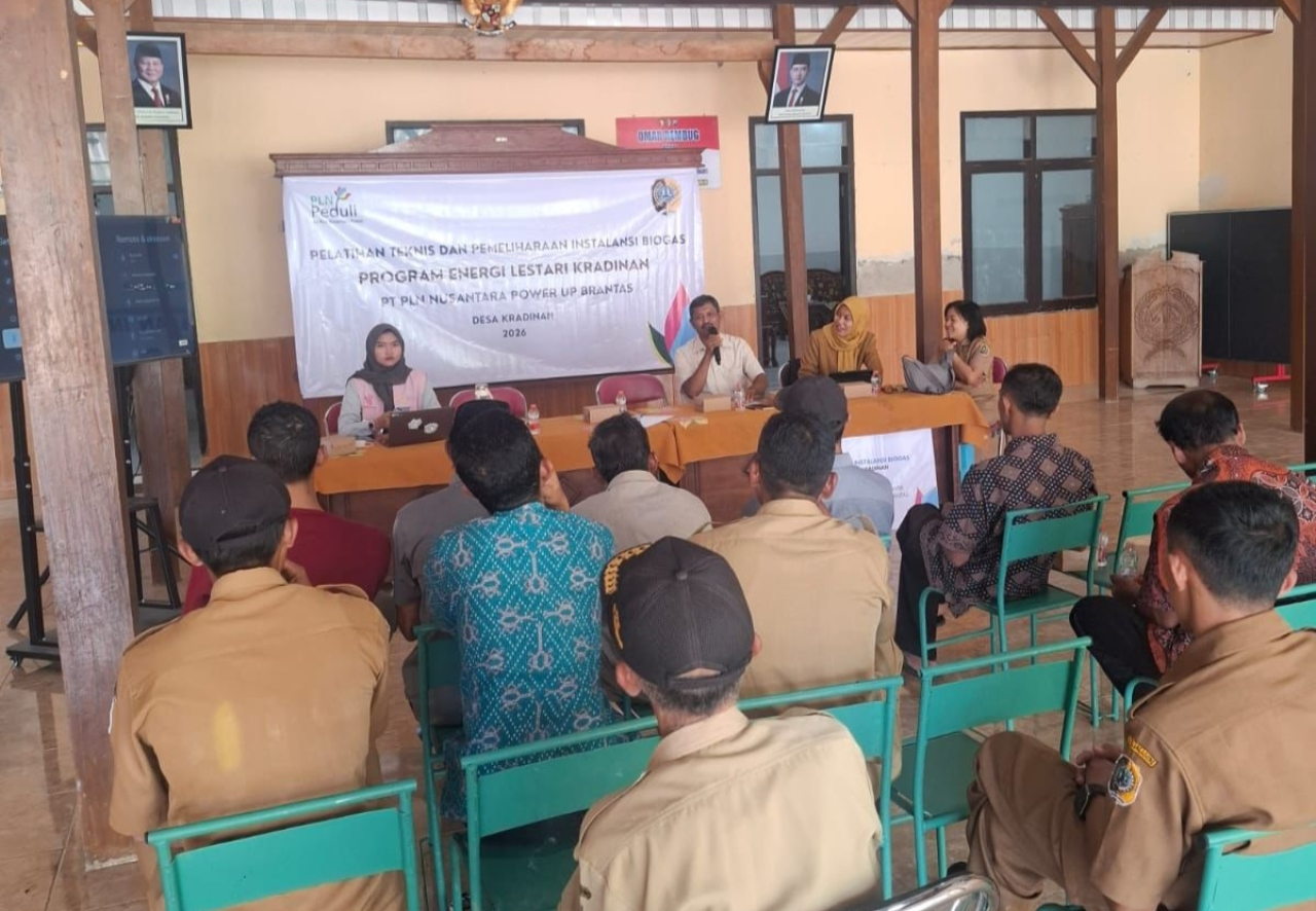PLN NP UP Brantas melatih warga mengelola instalasi biogas. Foto: PLN NP UP Brantas