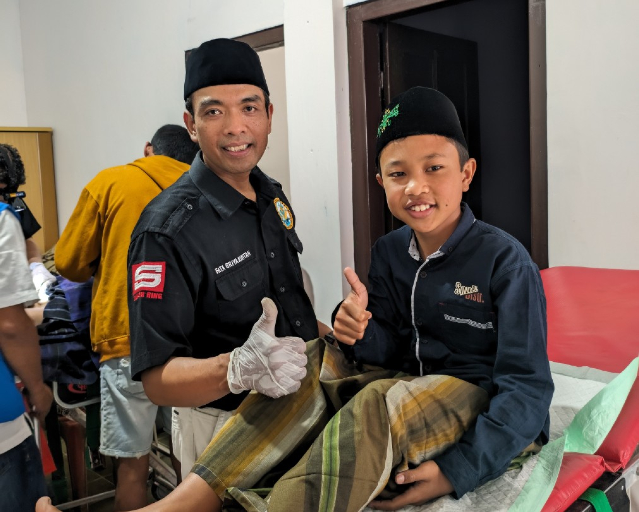 Peserta khitanan massal yang digelar PLN NP UP Brantas di Ngebel, Ponorogo, Jawa Timur, Selasa (23/6/2026). Foto: PLN NP UP Brantas