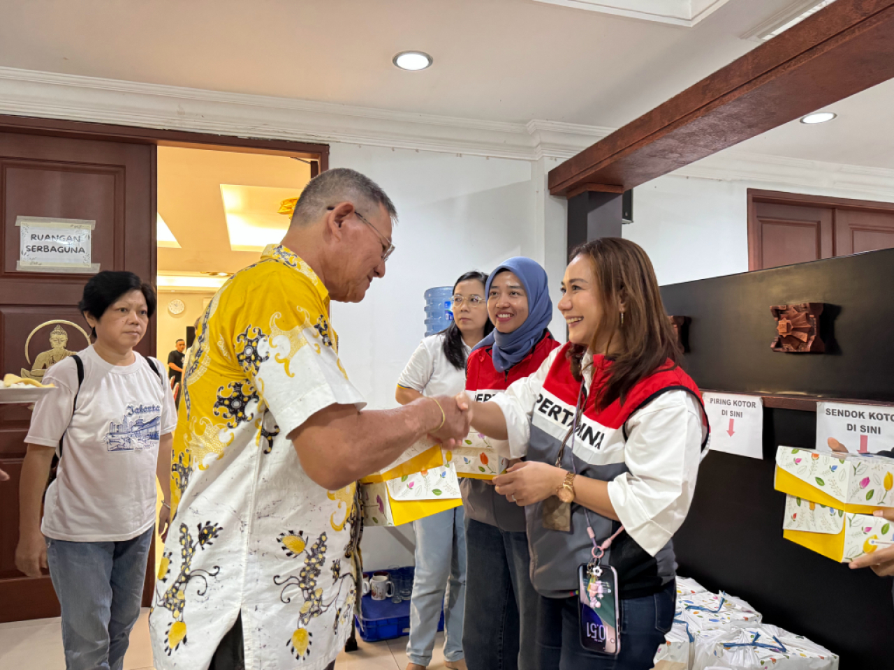 Waisak 2570 BE : Pertamina Patra Niaga Gandeng Vihara Dhammadipa Salurkan Paket Sembako