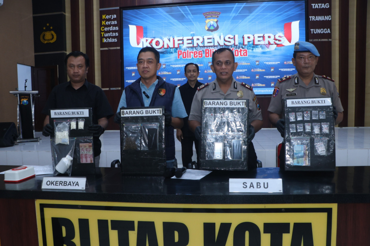 Pengungkapan kasus pengedaran narkoba di wilayah Blitar dan sekitarnya selama Mei 2026. Foto : Polda Jatim