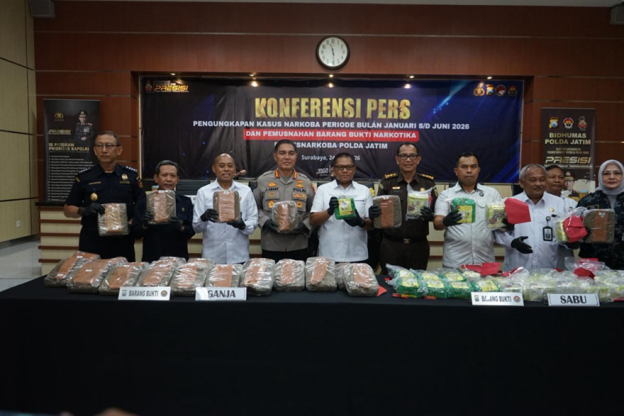 Polda Jatim menggelar konferensi pers pengungkapan ribuan kasus narkoba oleh jajaran polres-polres. Foto : Polda Jatim