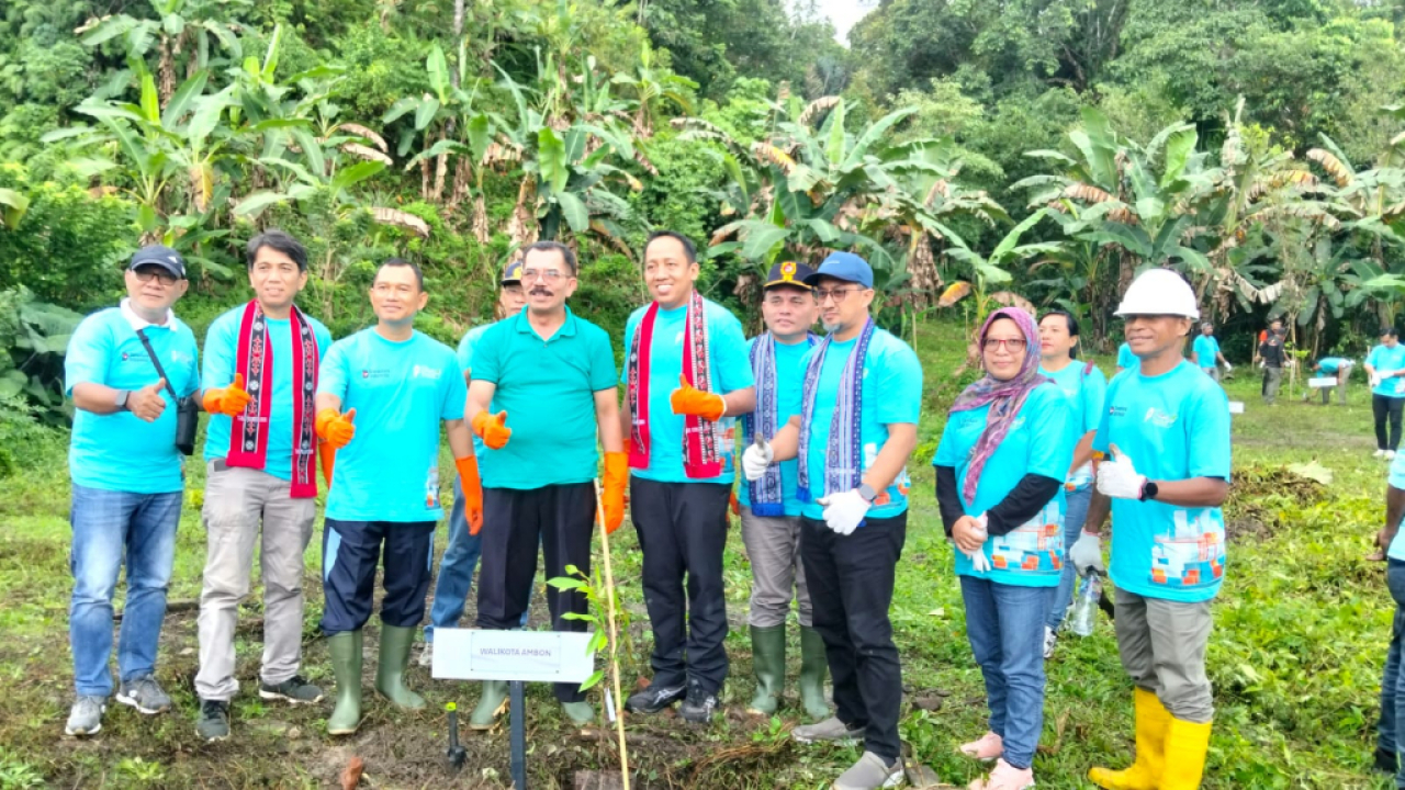 Peringati Hari Lingkungan Hidup Sedunia, Pelindo Petikemas Ambon Tanam 2.500 Pohon Produktif di Tawiri