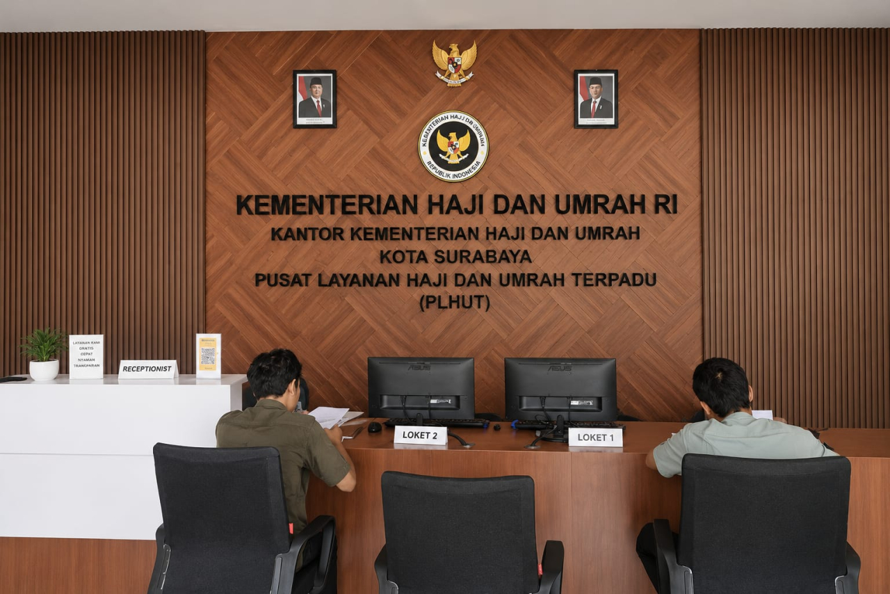 Akibat pemadaman listrik kantor layanan haji di Kota Surabaya berhanti jam oprasinal ( Foto : Jatimkini.com )