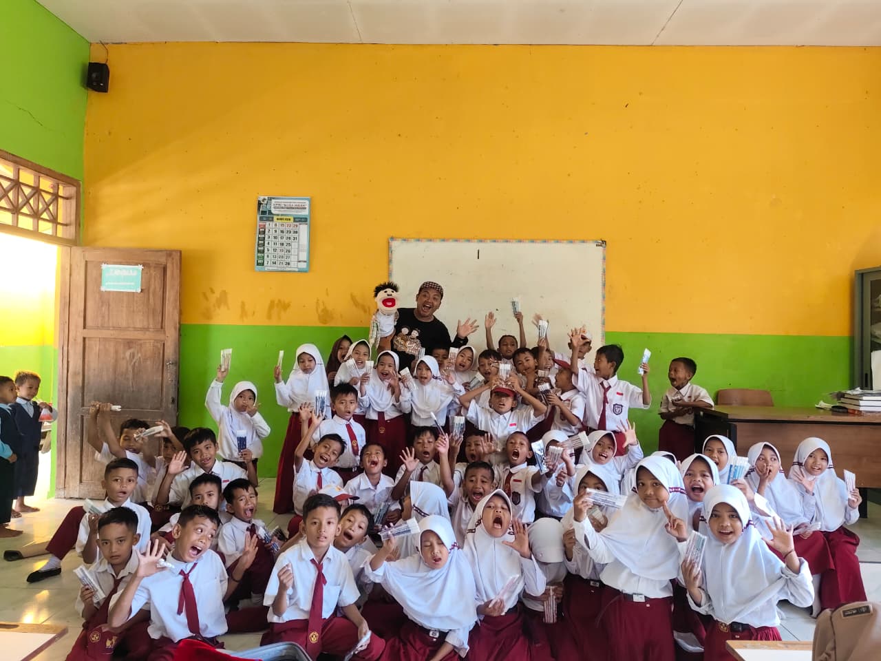 Abdi Muda Nusantara melalui Ekspedisi Sang Abdi #11 melaksanakanprogram pengabdian masyarakat di Desa Daun, Kecamatan Sangkapura, Pulau Bawean, Jawa Timur ( Foto : Istimewa )