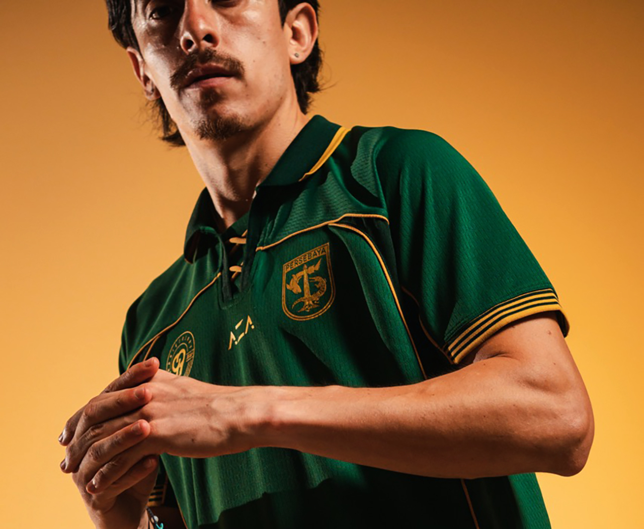 Francisco Rivera turut memamerkan jersey anyar Persebaya.