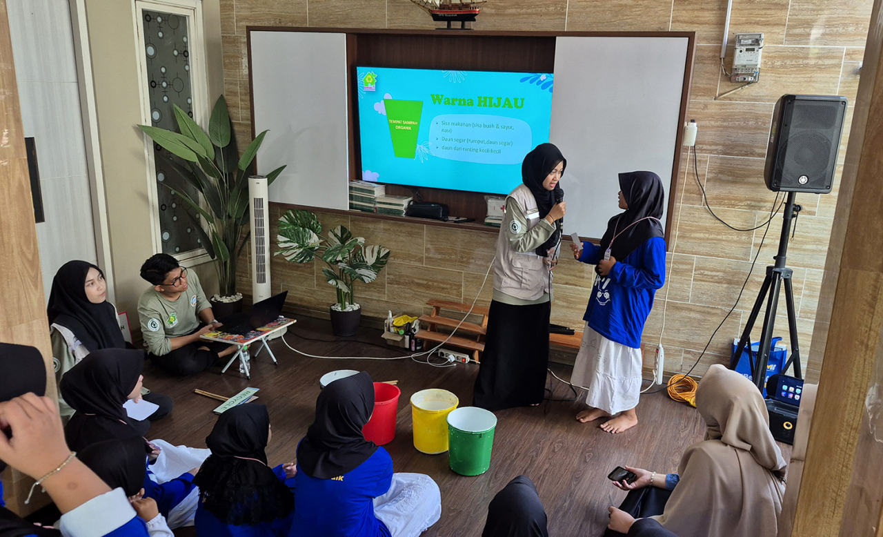 Muharram Green Tanamkan Edukasi Anak-anak Sidoarjo dengan Pilah Sampah