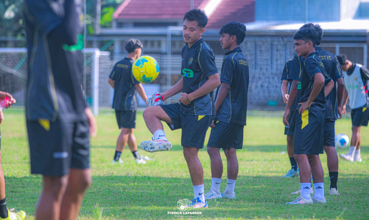Penggawa Celebest FC saat menggelar latihan jelang bentrok melawan Perslotim di Stadion UNS, Solo, rabu (3/6/2026). (Foto: dok.Celebest)FC