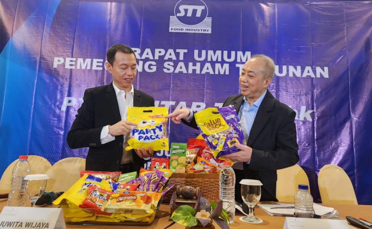 Direktur Utama STTP Armin (kiri) dan Direktur STTP Suwanto (kanan) saat menggelar paparan publik 2026. Foto : Peni Widarti