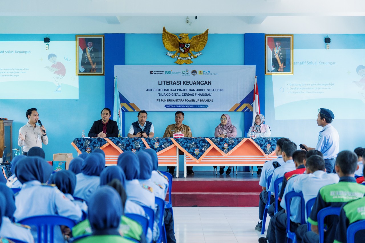 Sambut HUT ke-81 RI, PLN NP UP Brantas Bekali Siswa SMK Brantas Tangkal Pinjol dan Judi Online