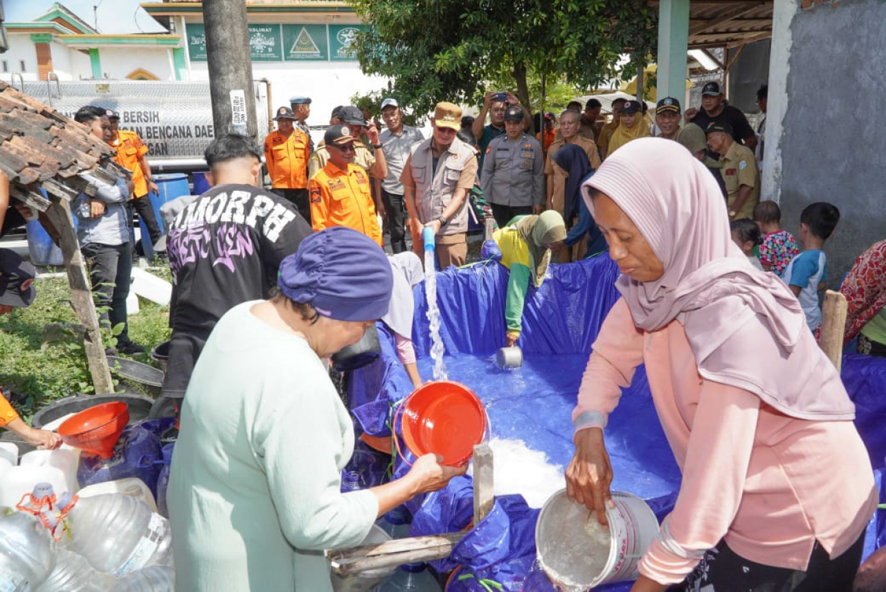 Pemkab Lamongan Salurkan Air Bersih ke Desa Terdampak Kekeringan