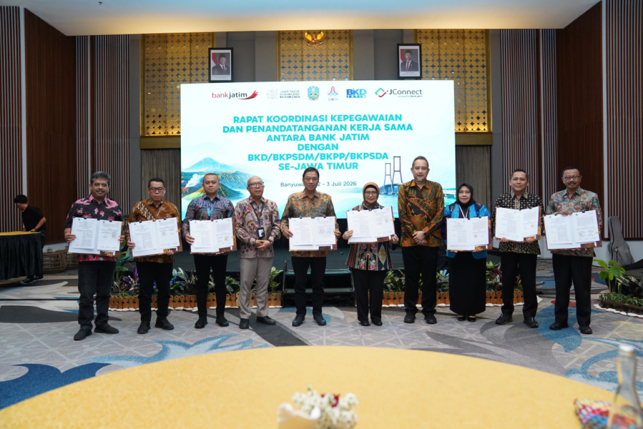 Penandatanganan kerja sama lintaa instansi pemerintah dalam penguatan layanan perbankan bagi ASN. Foto : Bank Jatim