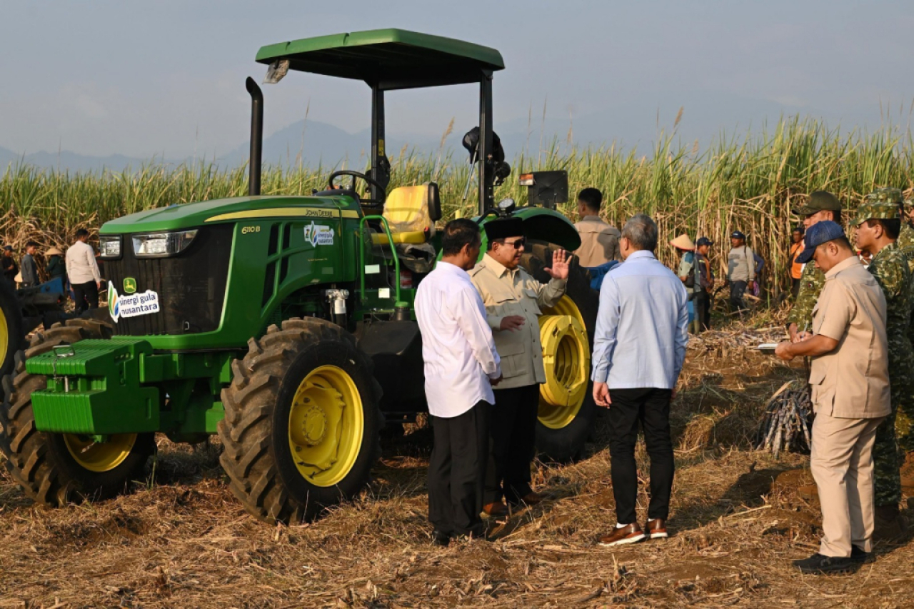 Kegiatan panen tebu bersama Presiden Prabowo Subianto dan SGN. FOTO : SGN
