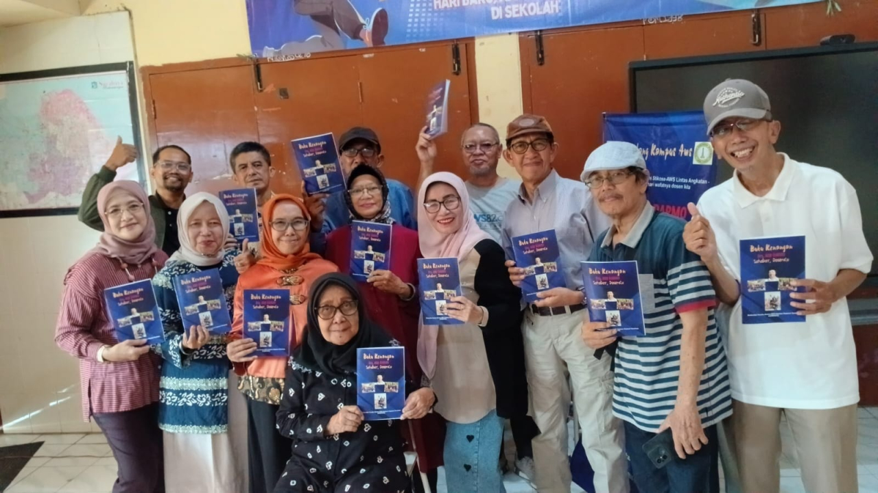 Alumni Stikosa AWS Kapasari Buktikan Menulis Tak Mengenal Pensiun. Ini Buktinya