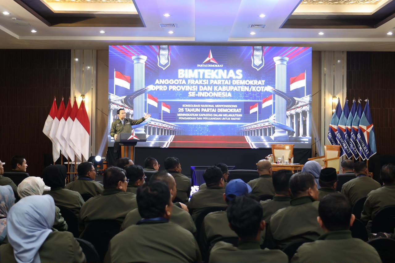 Wakil Ketua Umum Partai Demokrat Edhie Baskoro Yudhoyono (Ibas) meminta para fraksi partai Demokrat terus memperkuat pengabdian kepada masyarakat ( Foto : istimewa )