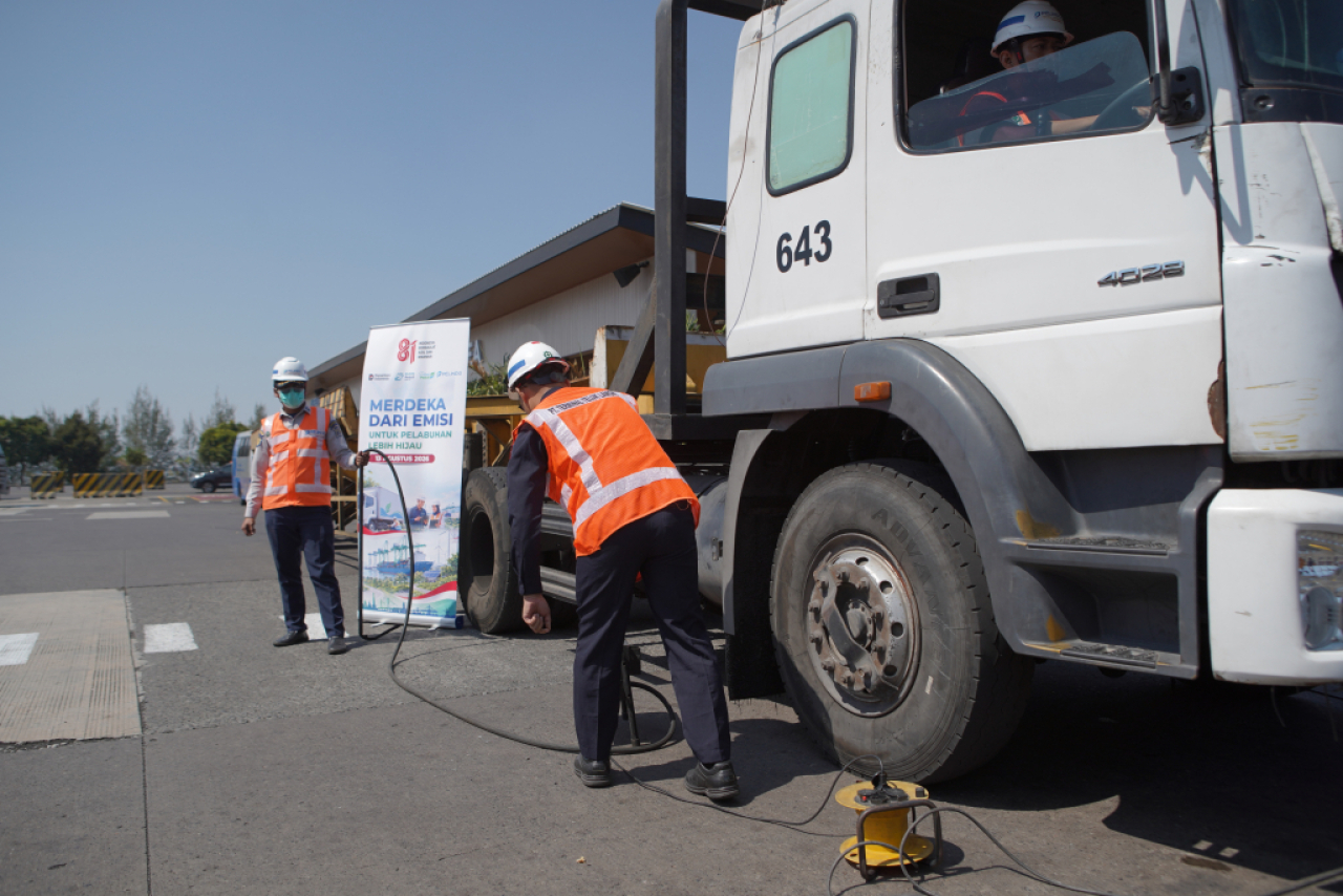 Kegiatan uji emisi yang digelar Pelindo Terminal Petikemas dan Pelindo Regional 3
 Foto : Pelindo