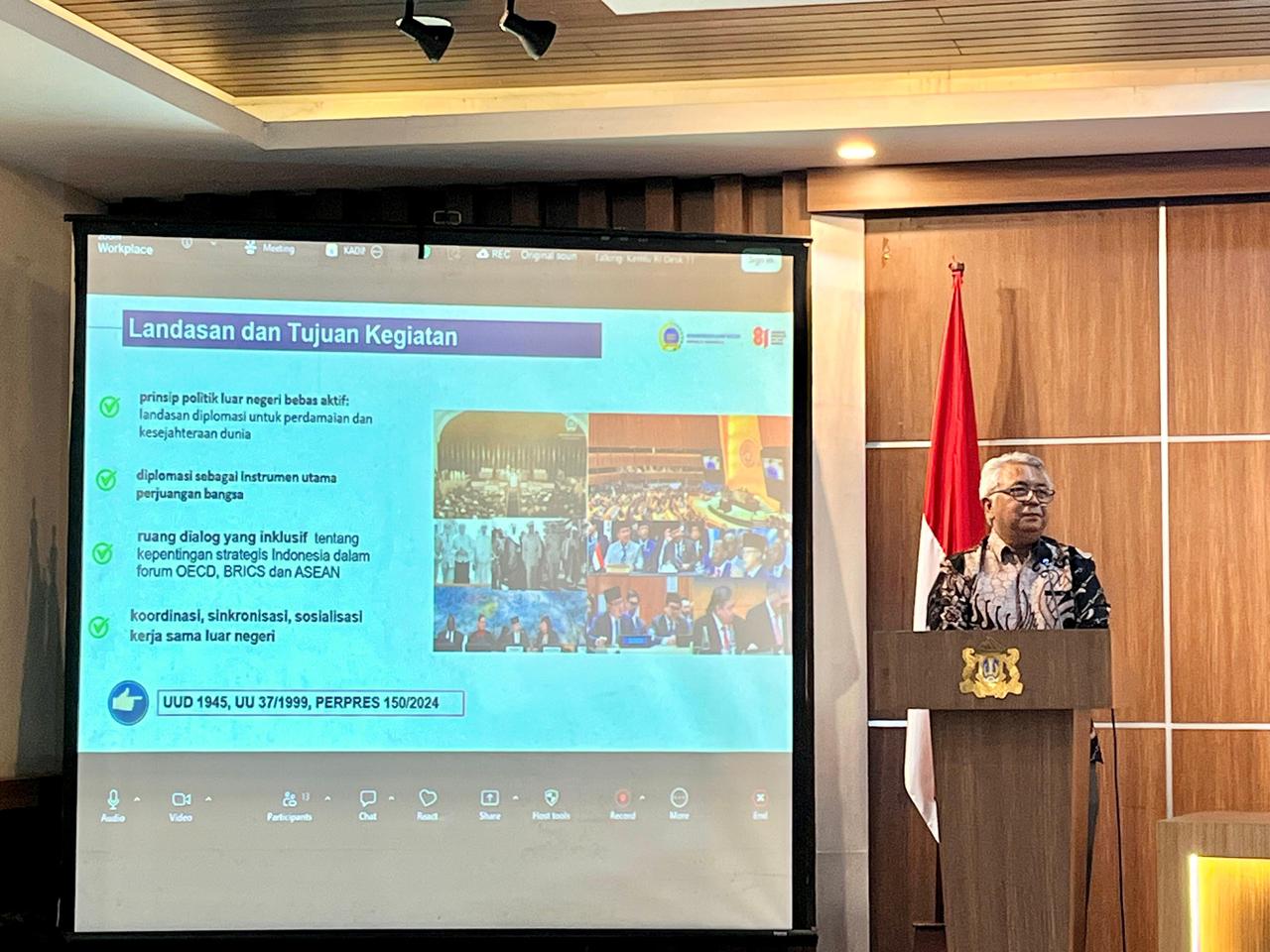 Kepala Pusat Strategi Kebijakan Multilateral, Badan Strategi Kebijakan Luar Negeri, Kementerian Luar Negeri, Masni Eriza saat memberi sambutan di Kadin Jatim ( Foto : Istimewa