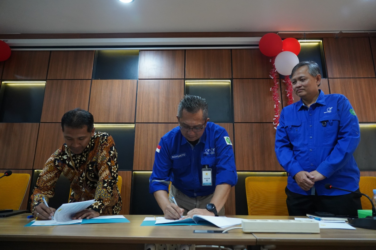 PT PLN Unit Induk Transmisi Jawa Bagian Timur dan Bali (UIT JBM) bersama PT Medco Cahaya Geothermal (PT MCG) resmi menandatangani Berita Acara Serah Terima Aset Special Facilities ( Foto : Istimewa )