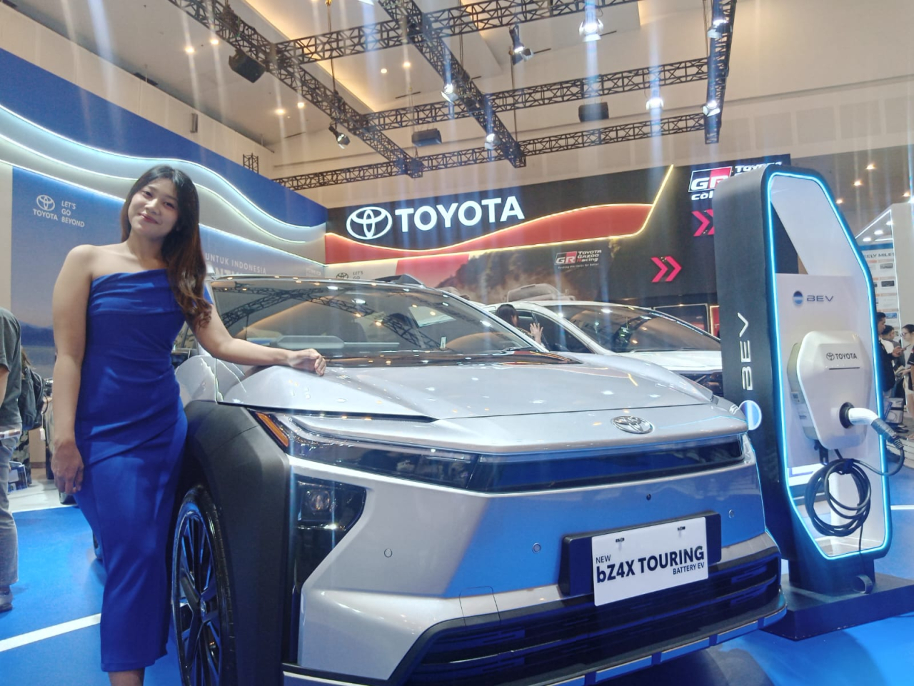 Toyota resmi hadirkan varian baru yakni, New Land Cruiser 300 Hybrid EV dan New bZ4X Touring Battery di ajang GIIAS Surabaya 2026 ( Foto: Dok. Jatimkini.com )