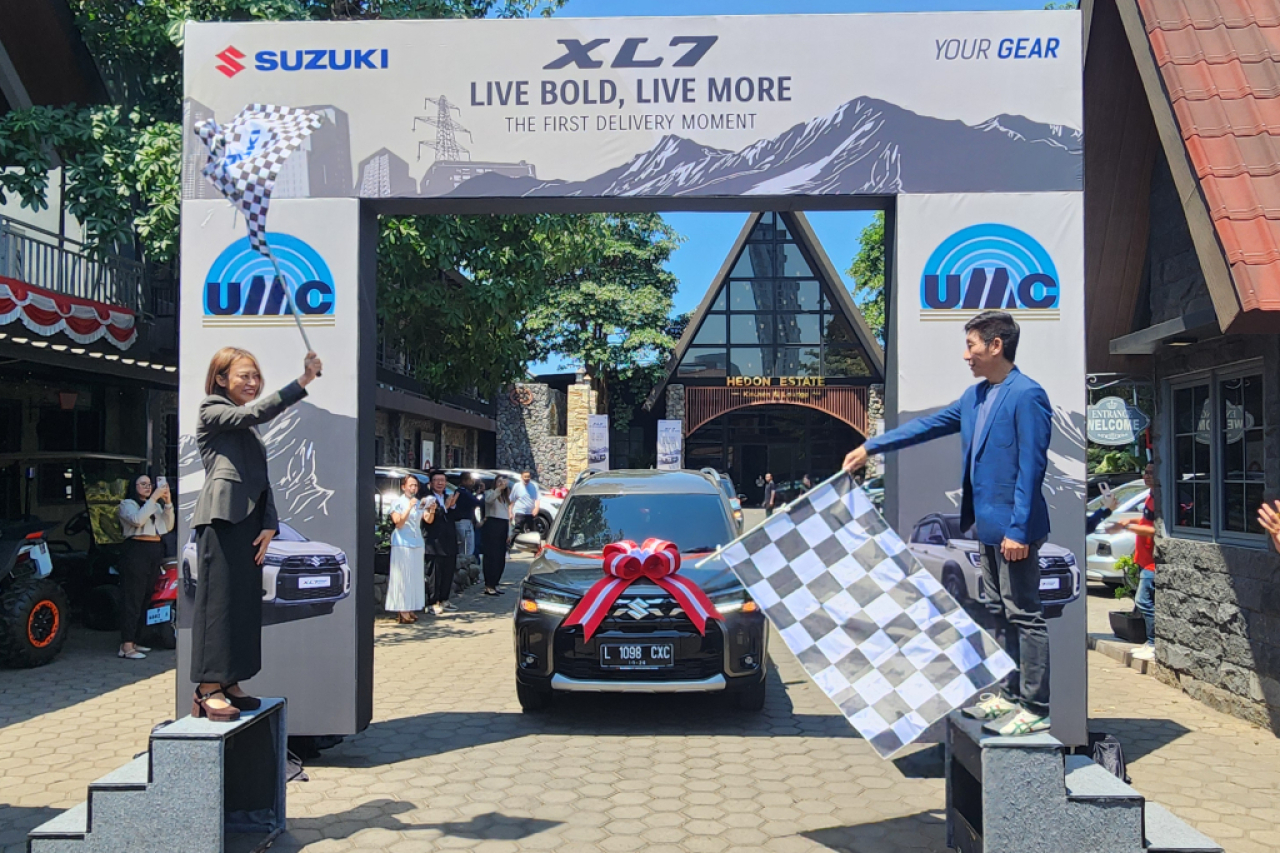 Pelepasan unit Suzuki XL7 kepada para pelanggan perdana. Foto : Peni Widarti