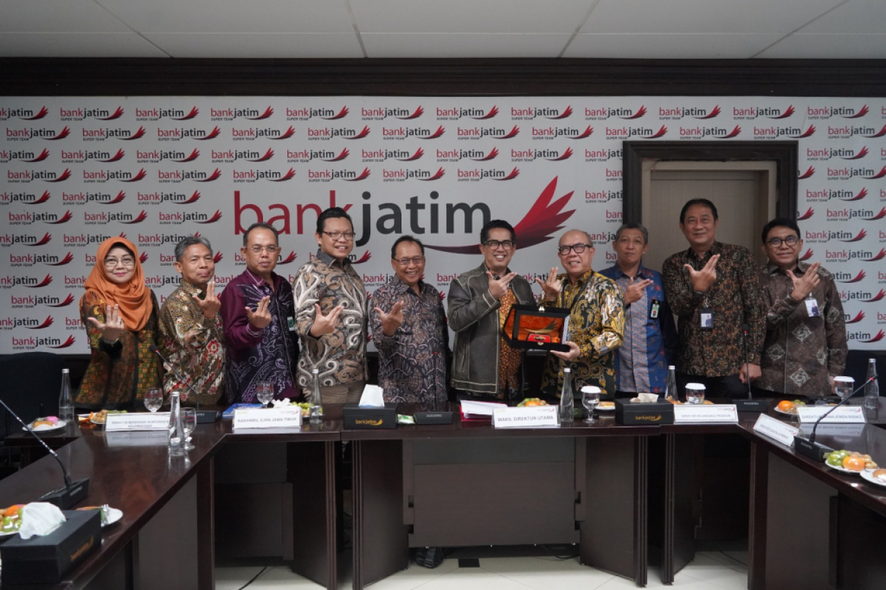 Jajaran direksi Bank Jatim. Foto : Bank Jatim