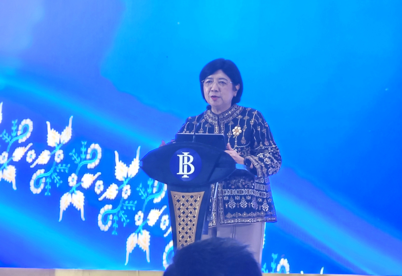 Gubernur BI Destry Damayanti memberi sambutan dalam Opening Ceremony FESyar Jawa 2026. Foto : Peni Widarti