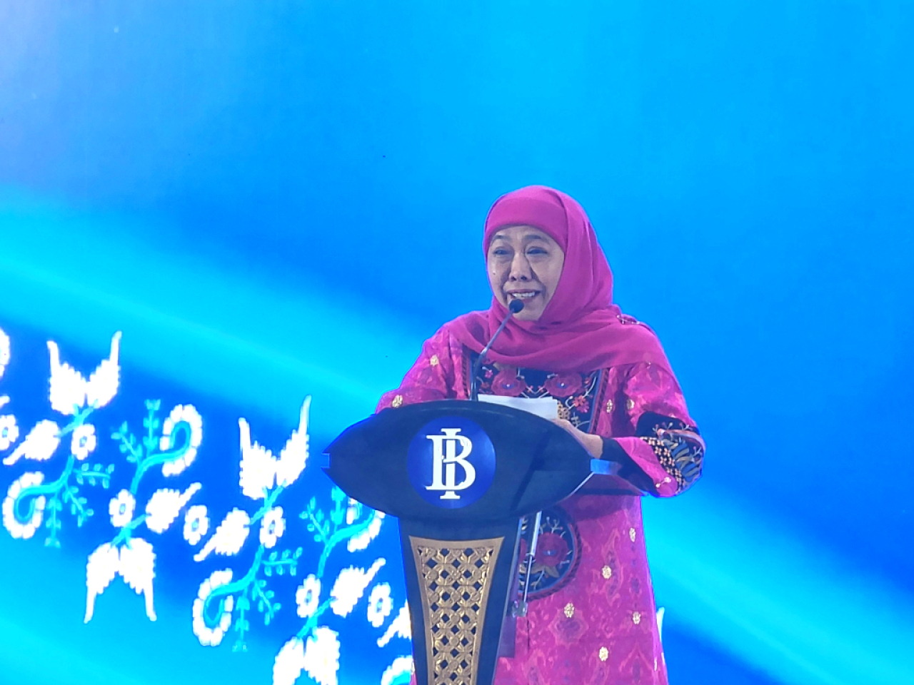 Gubenur Jatim Khofifah Indar Parawansa saat sambutan dalam opening ceremony FESyar Jawa 2026. Foto : Peni Widarti