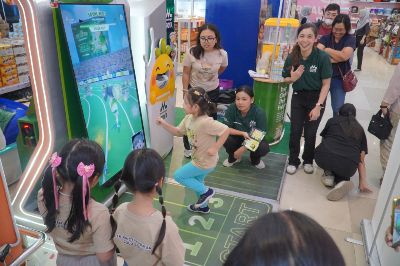 Kegiatan anak bermain dalam Soyalympic, yang digelar di Surabaya dan Malang menjelang Allergy Awareness Day. Foto : Morinaga