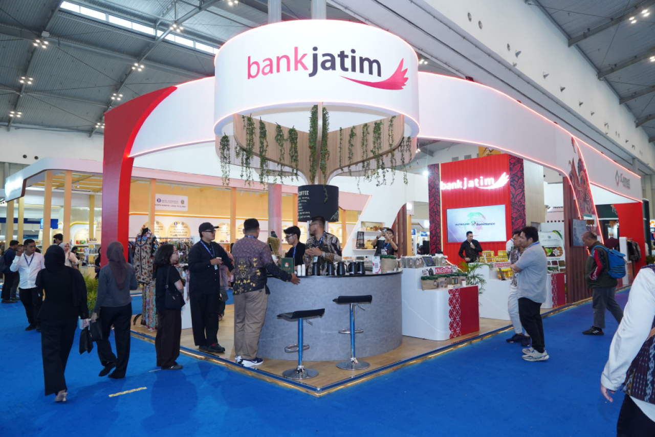 Booth Bank Jatim di Indonesia Convention Exhibition (ICE), BSD City. Foto : Bank Jatim